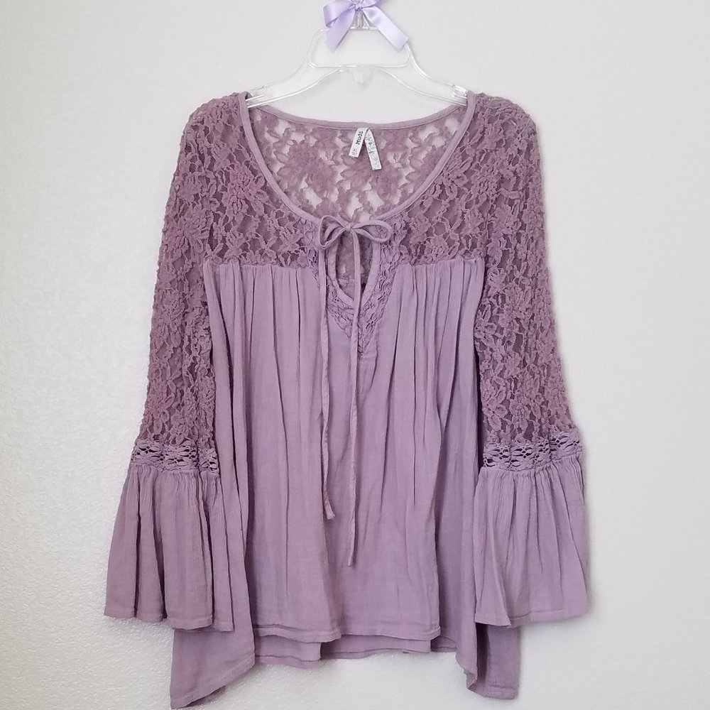 Mudd Boho Peasant Purple/Lace Bell Sleeve Top